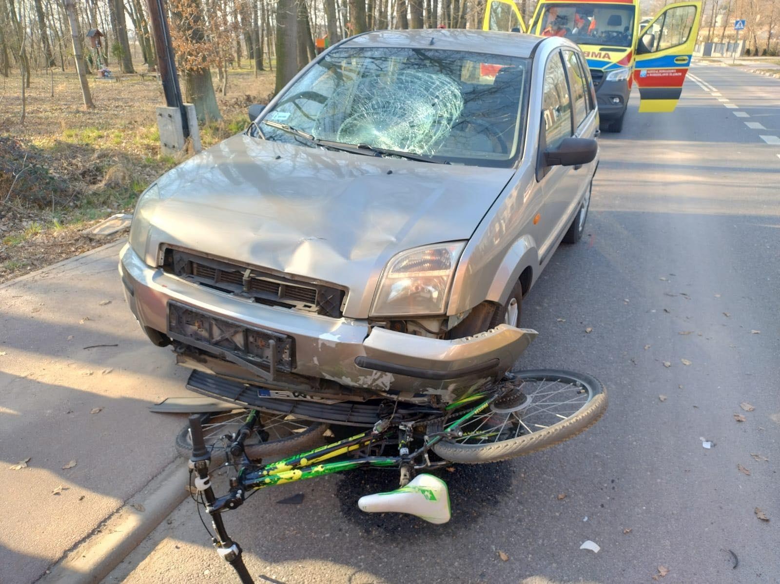 Zdjęcie w galerii na portalu naszwodzislaw.com: Poważny wypadek z udziałem 11-letniego rowerzysty w Gorzycach wiadomości z regionu
