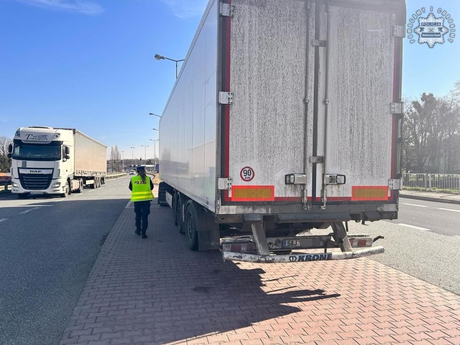 Zdjęcie w galerii na portalu naszwodzislaw.com: Wodzisławscy policjanci kontrolują granicę w związku z zagrożeniem pryszczycą wiadomości z regionu