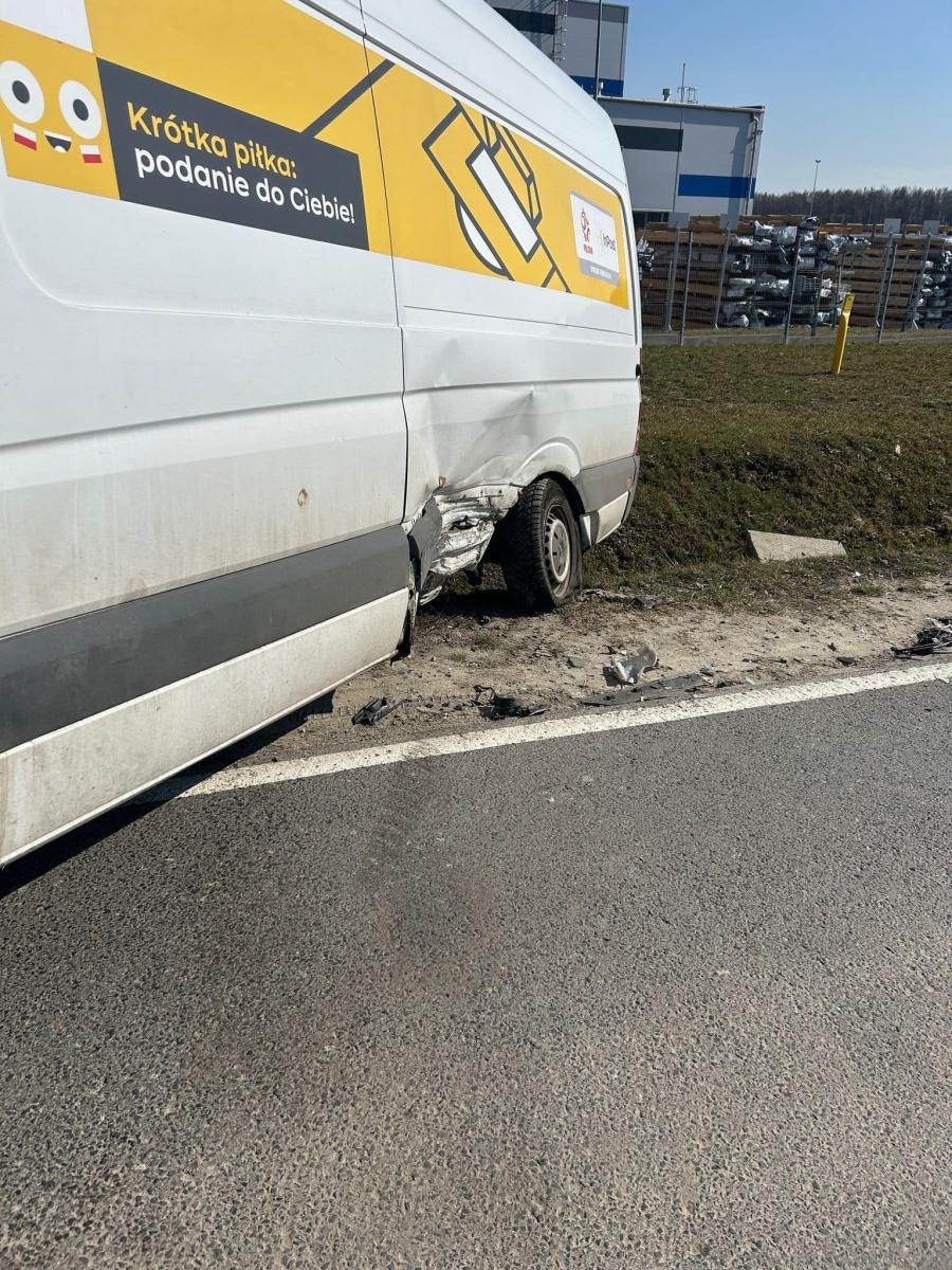 Zdjęcie w galerii na portalu naszwodzislaw.com: Mercedes i volvo zderzyły się przy Eko-Oknach wiadomości z regionu