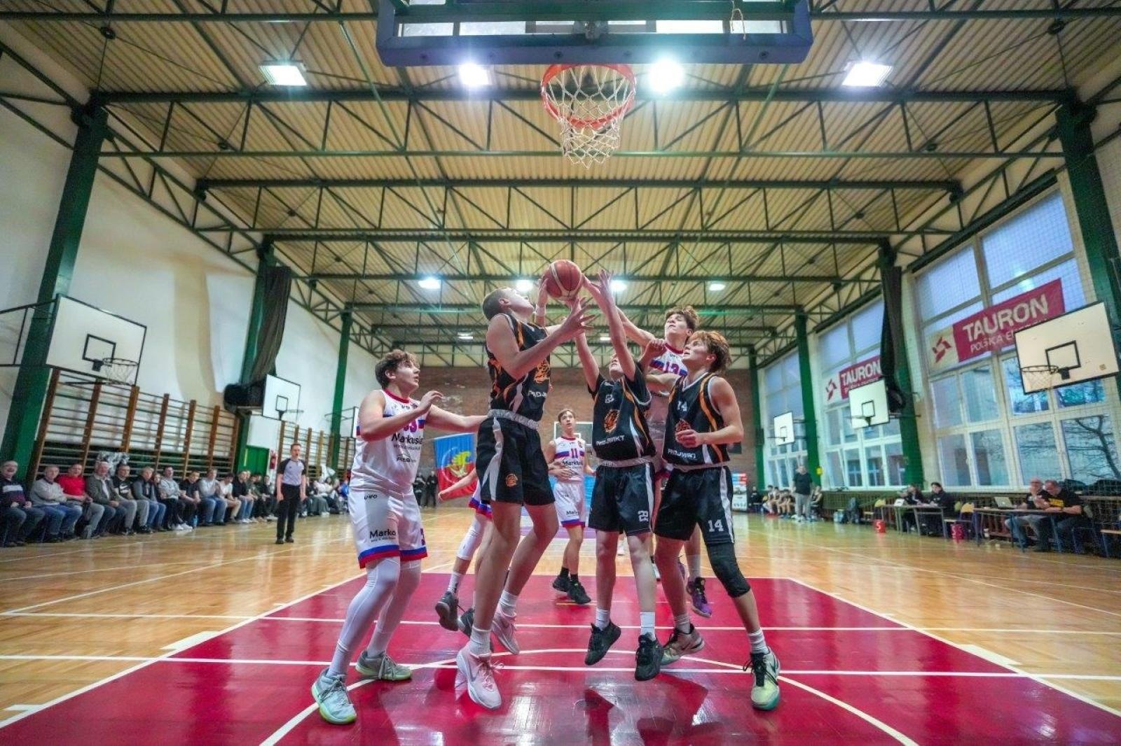 Zdjęcie w galerii na portalu naszwodzislaw.com: Koszykarze MKS Wodzisław Śląski powalczą o brązowy medal wiadomości z regionu