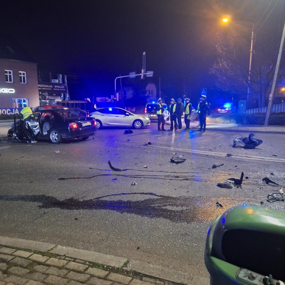 Zdjęcie w galerii na portalu naszwodzislaw.com: Policyjny pościg zakończony kolizją. Dramatyczne chwile na ulicach Rybnika i Radlina wiadomości z regionu