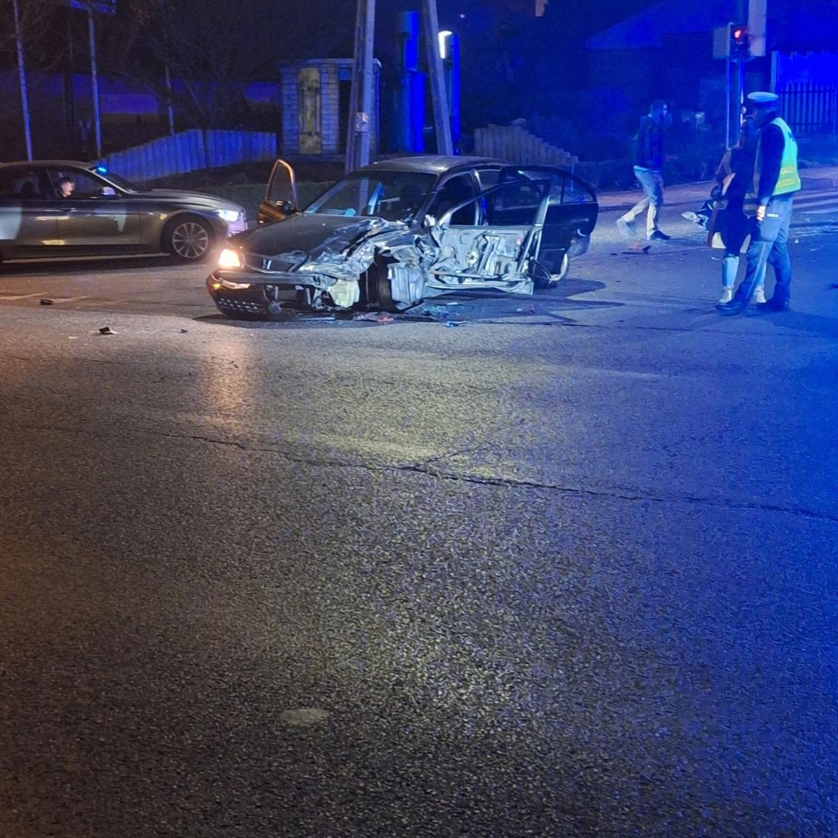 Zdjęcie w galerii na portalu naszwodzislaw.com: Policyjny pościg zakończony kolizją. Dramatyczne chwile na ulicach Rybnika i Radlina wiadomości z regionu