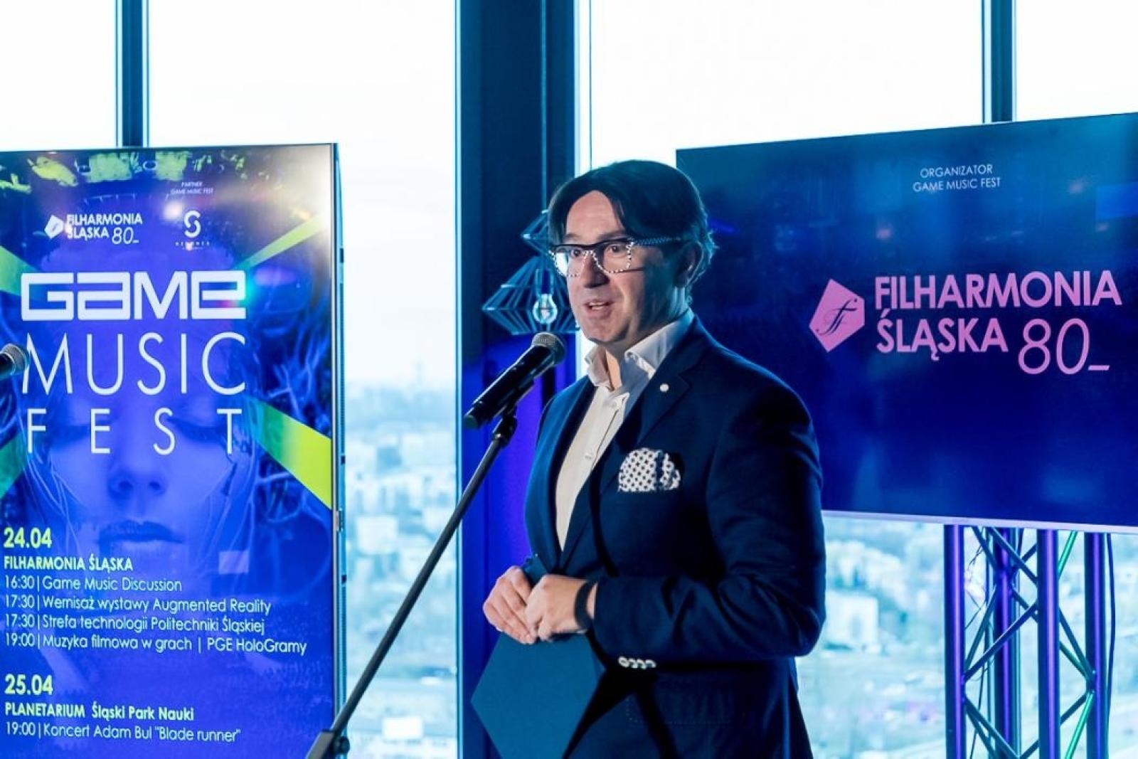 Zdjęcie w galerii na portalu naszwodzislaw.com: Muzyczna podróż do wirtualnego świata wiadomości z regionu