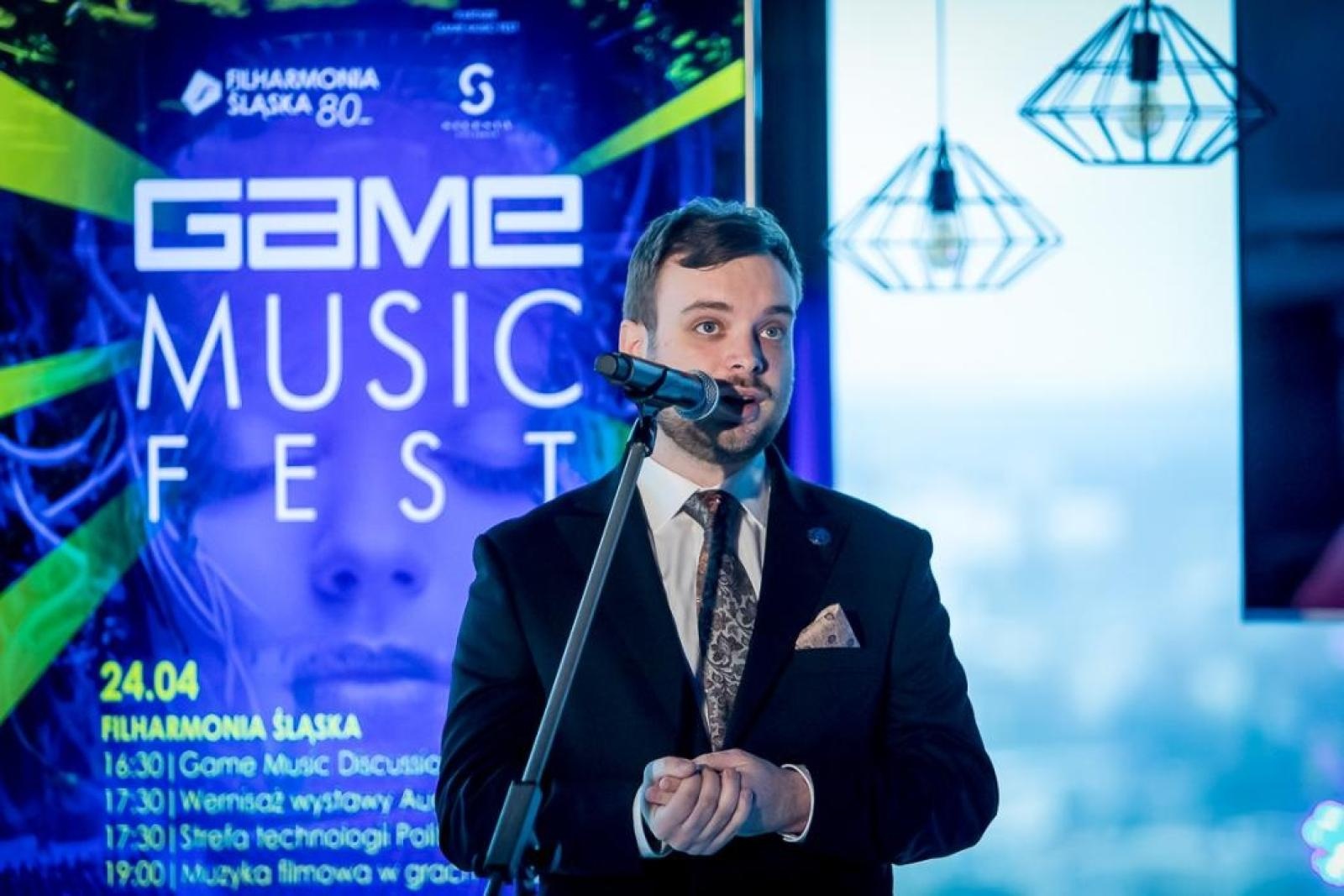 Zdjęcie w galerii na portalu naszwodzislaw.com: Muzyczna podróż do wirtualnego świata wiadomości z regionu