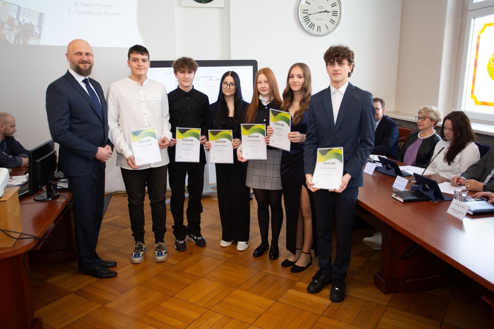 Zdjęcie w galerii na portalu naszwodzislaw.com: Nagrody burmistrza Radlina za wyniki sportowe w 2024 wiadomości z regionu