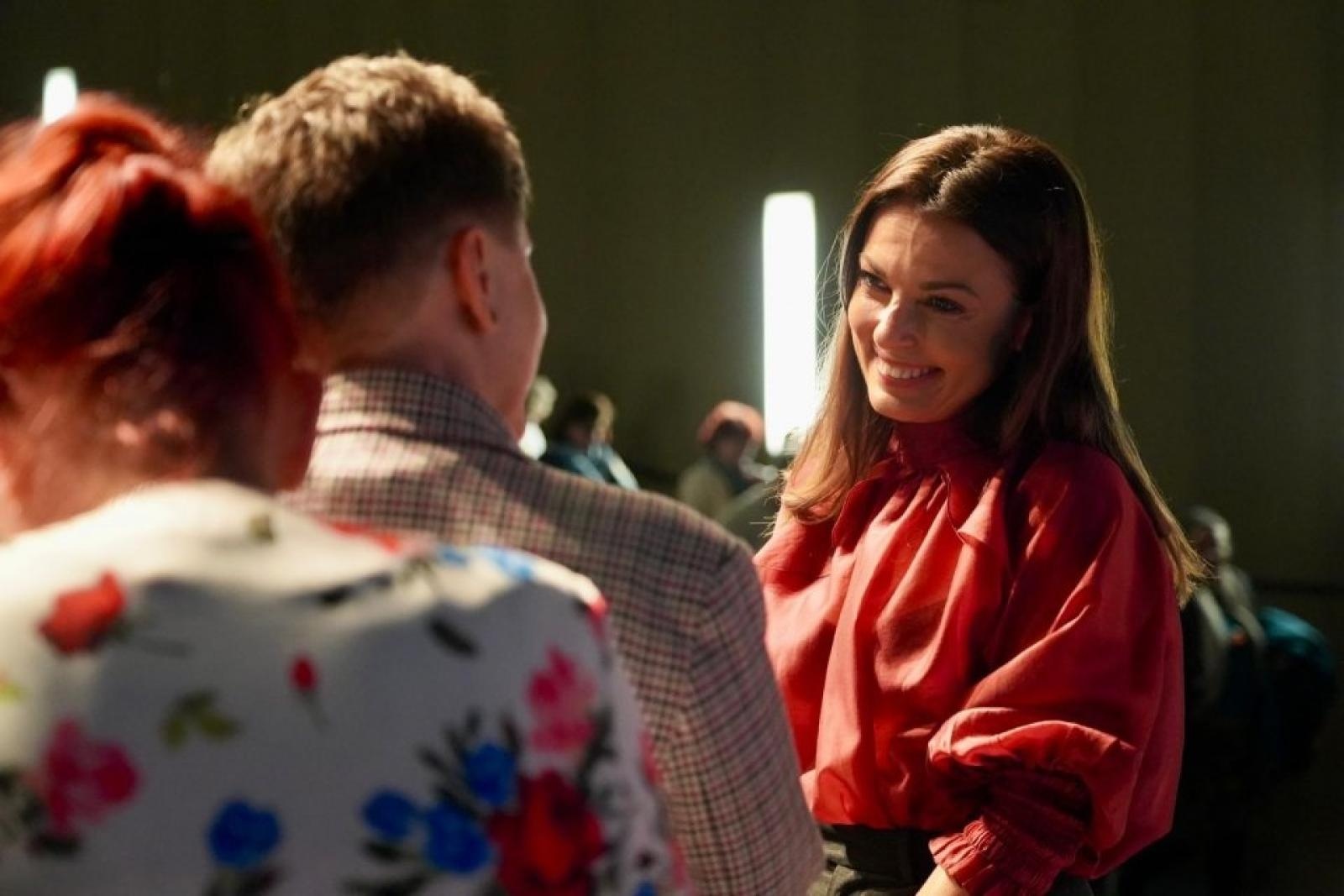 Zdjęcie w galerii na portalu naszwodzislaw.com: Katarzyna Glinka gościem rydułtowskiej książnicy wiadomości z regionu