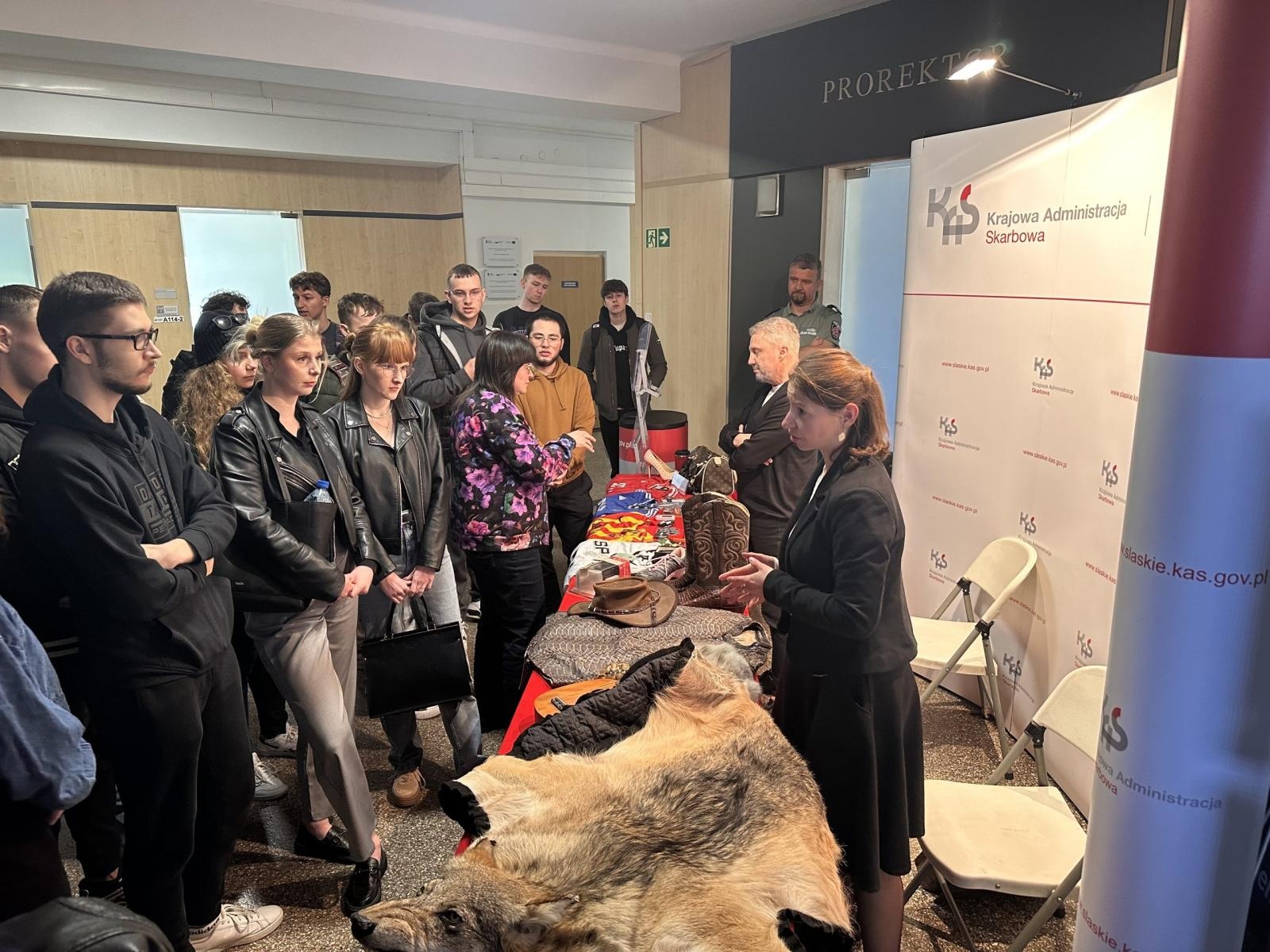 Zdjęcie w galerii na portalu naszwodzislaw.com: Spotkanie z Krajową Administracją Skarbową w Akademii Nauk Stosowanych w Raciborzu wiadomości z regionu