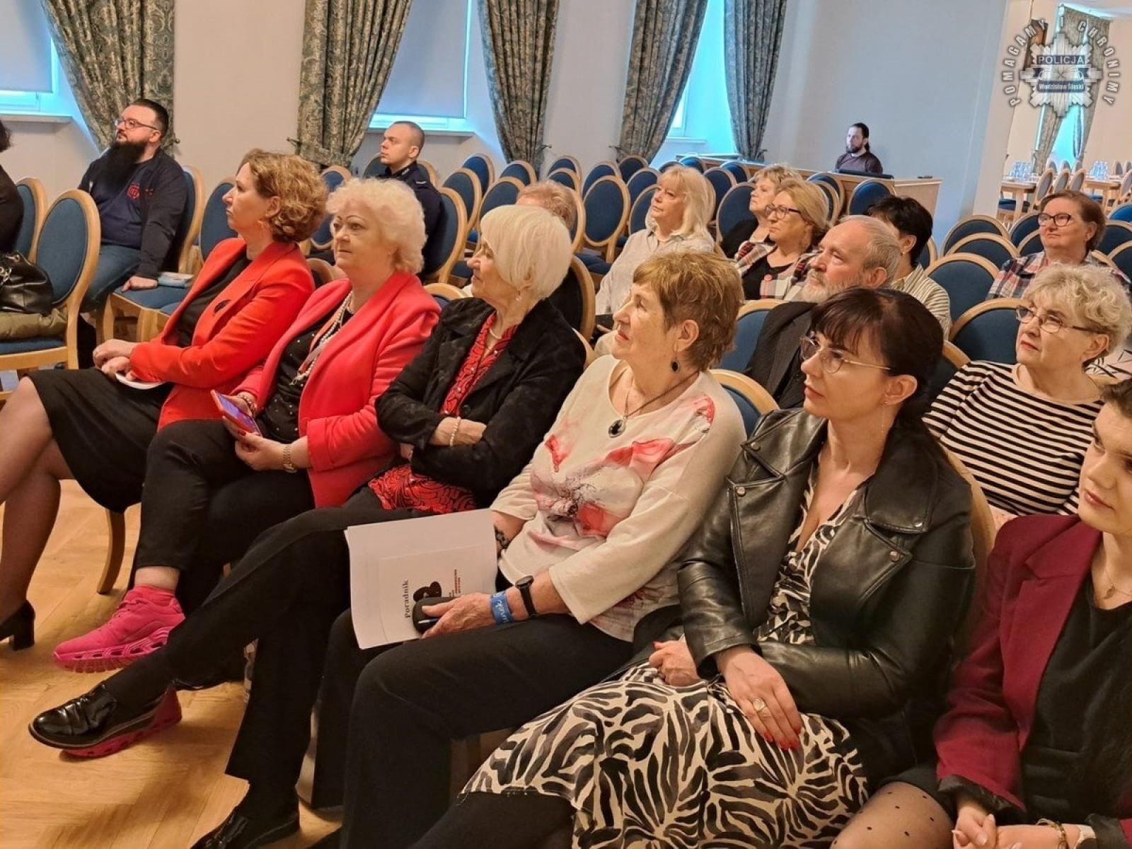 Zdjęcie w galerii na portalu naszwodzislaw.com: Fałszywa tożsamość - prawdziwe ryzyko. O bezpieczeństwie z seniorami wiadomości z regionu