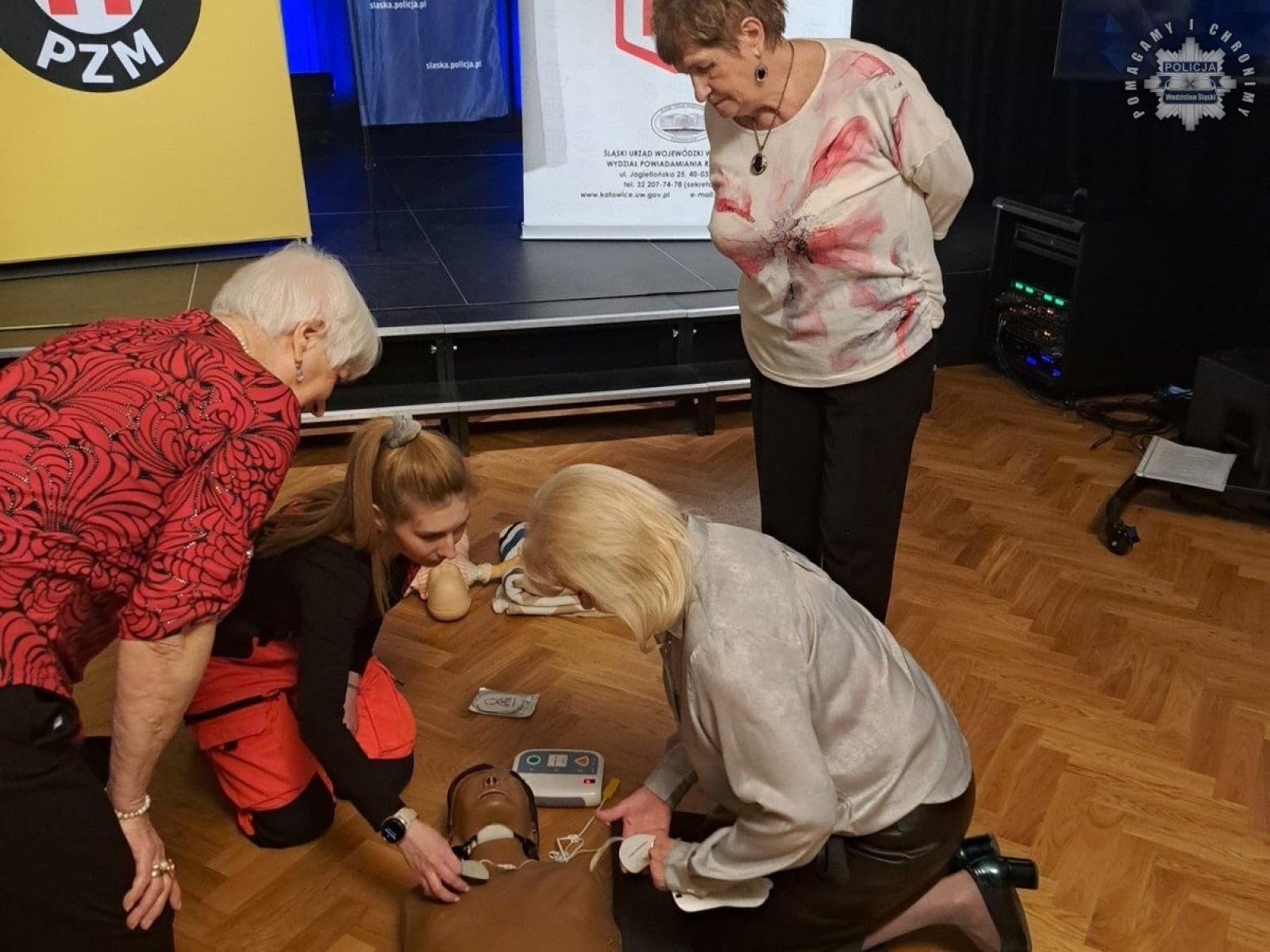 Zdjęcie w galerii na portalu naszwodzislaw.com: Fałszywa tożsamość - prawdziwe ryzyko. O bezpieczeństwie z seniorami wiadomości z regionu