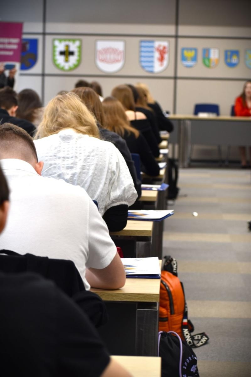 Zdjęcie w galerii na portalu naszwodzislaw.com: Kto najlepiej zna rynek pracy? Zacięta walka w III Powiatowym Konkursie wiadomości z regionu