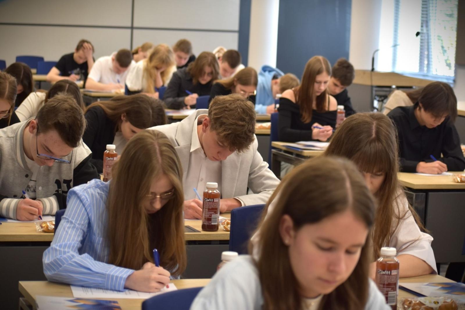 Zdjęcie w galerii na portalu naszwodzislaw.com: Kto najlepiej zna rynek pracy? Zacięta walka w III Powiatowym Konkursie wiadomości z regionu