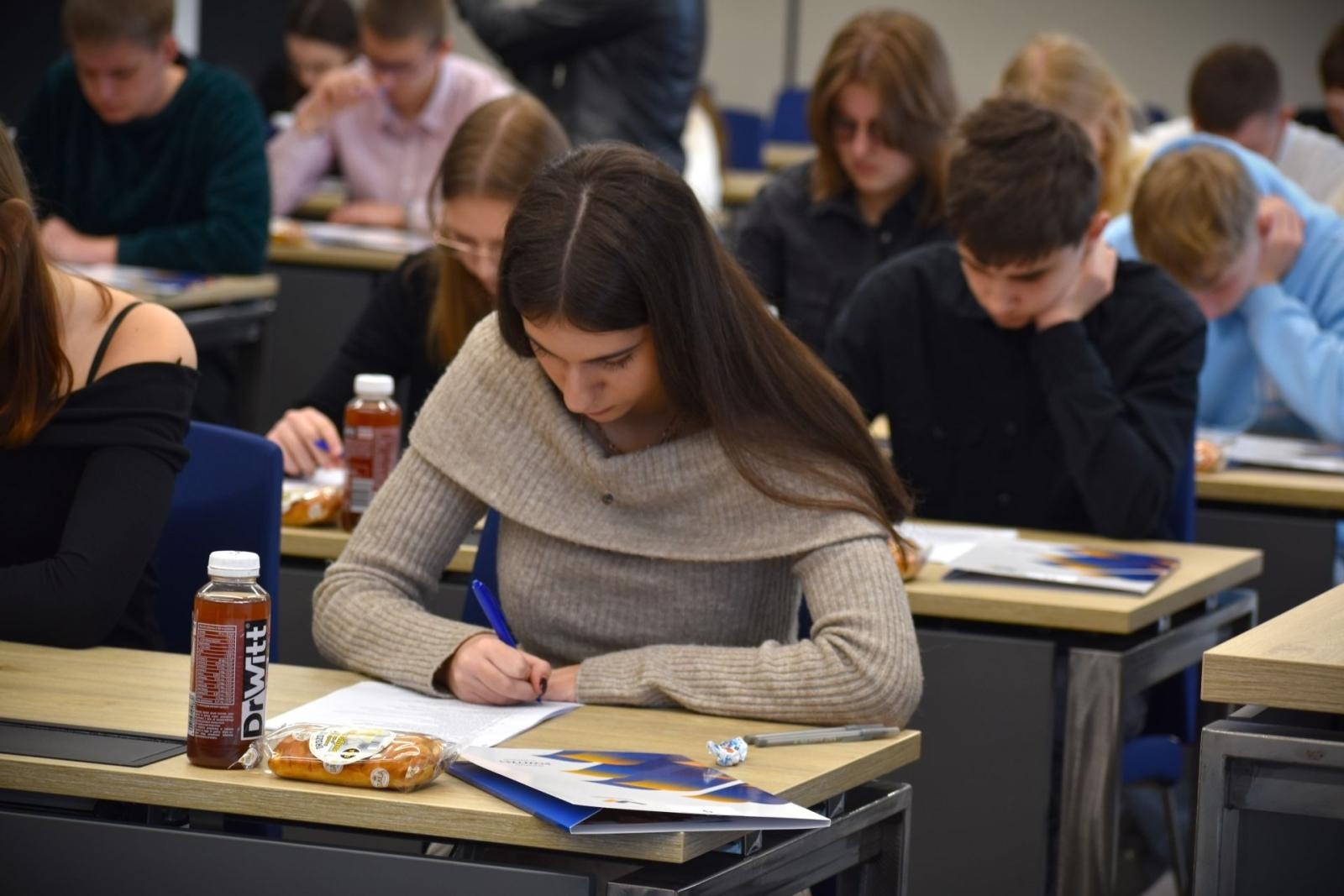 Zdjęcie w galerii na portalu naszwodzislaw.com: Kto najlepiej zna rynek pracy? Zacięta walka w III Powiatowym Konkursie wiadomości z regionu