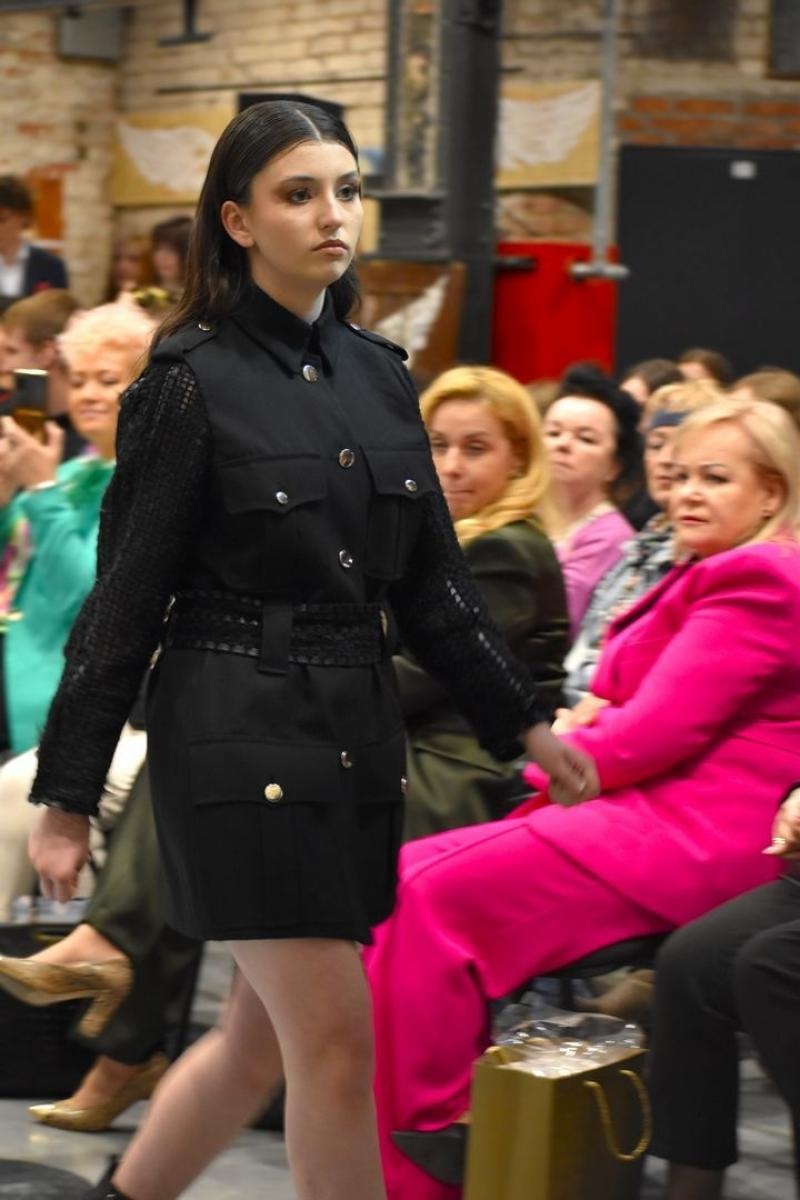 Zdjęcie w galerii na portalu naszwodzislaw.com: Anielski pokaz mody w Zabytkowej Kopalni Ignacy wiadomości z regionu