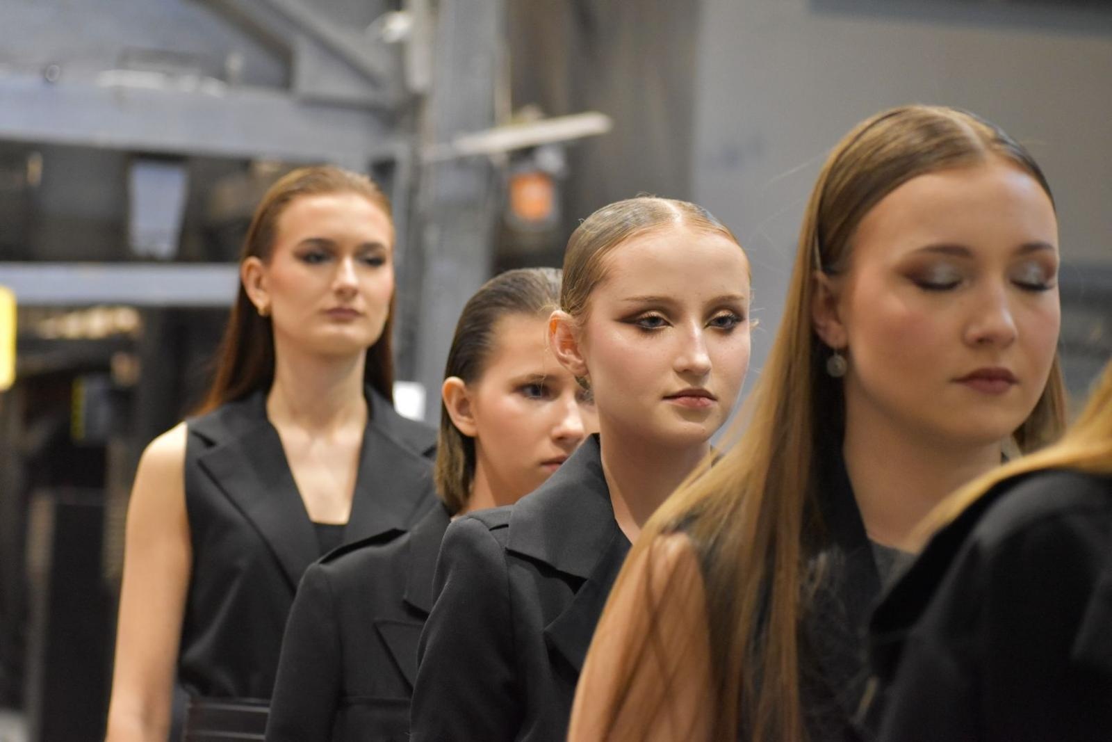 Zdjęcie w galerii na portalu naszwodzislaw.com: Anielski pokaz mody w Zabytkowej Kopalni Ignacy wiadomości z regionu