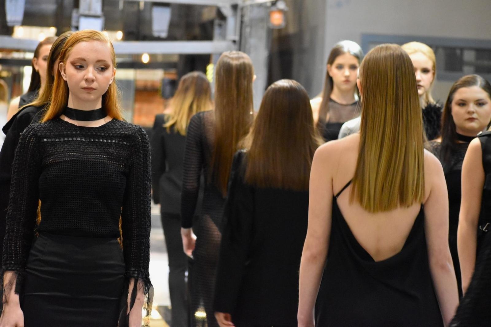 Zdjęcie w galerii na portalu naszwodzislaw.com: Anielski pokaz mody w Zabytkowej Kopalni Ignacy wiadomości z regionu