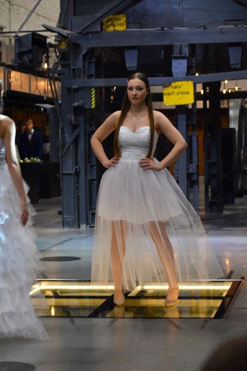 Zdjęcie w galerii na portalu naszwodzislaw.com: Anielski pokaz mody w Zabytkowej Kopalni Ignacy wiadomości z regionu