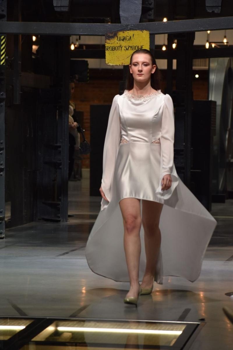 Zdjęcie w galerii na portalu naszwodzislaw.com: Anielski pokaz mody w Zabytkowej Kopalni Ignacy wiadomości z regionu