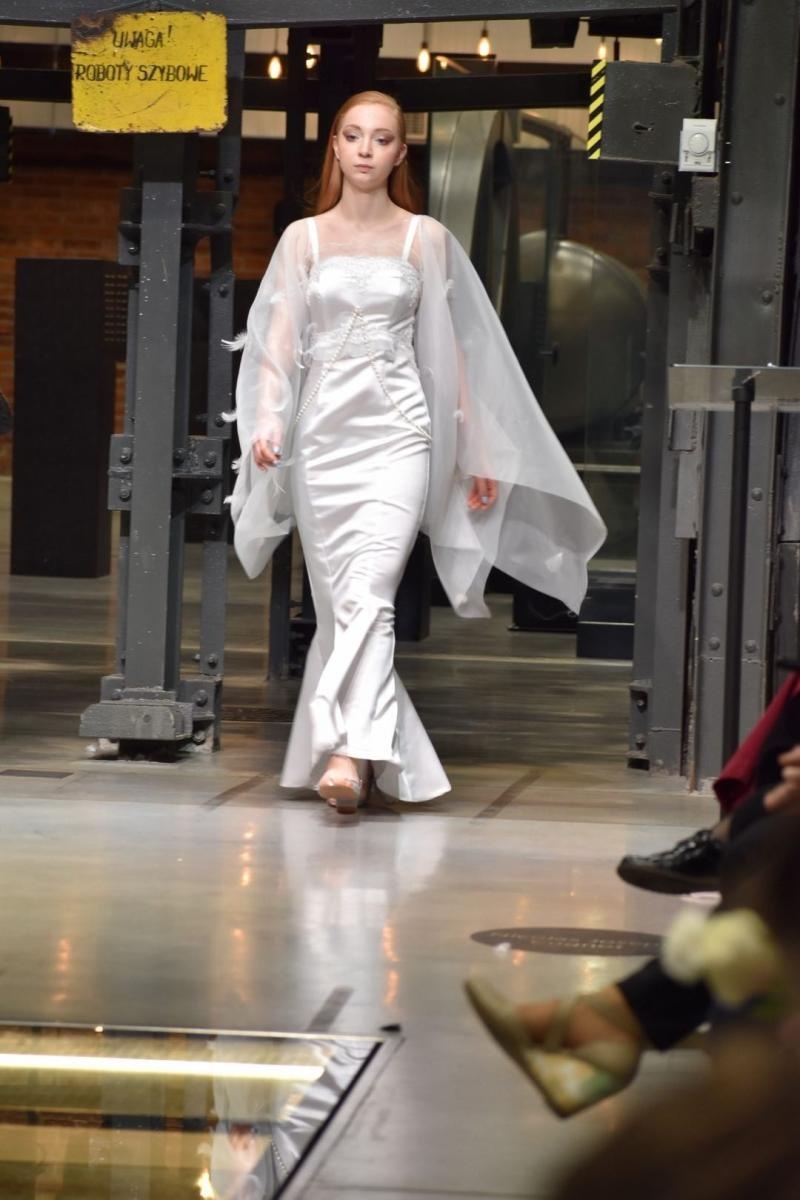 Zdjęcie w galerii na portalu naszwodzislaw.com: Anielski pokaz mody w Zabytkowej Kopalni Ignacy wiadomości z regionu