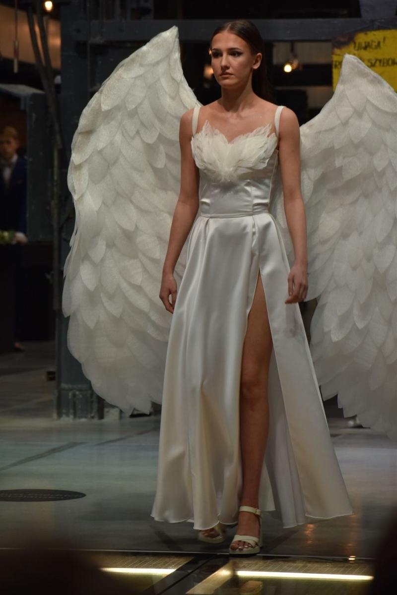 Zdjęcie w galerii na portalu naszwodzislaw.com: Anielski pokaz mody w Zabytkowej Kopalni Ignacy wiadomości z regionu