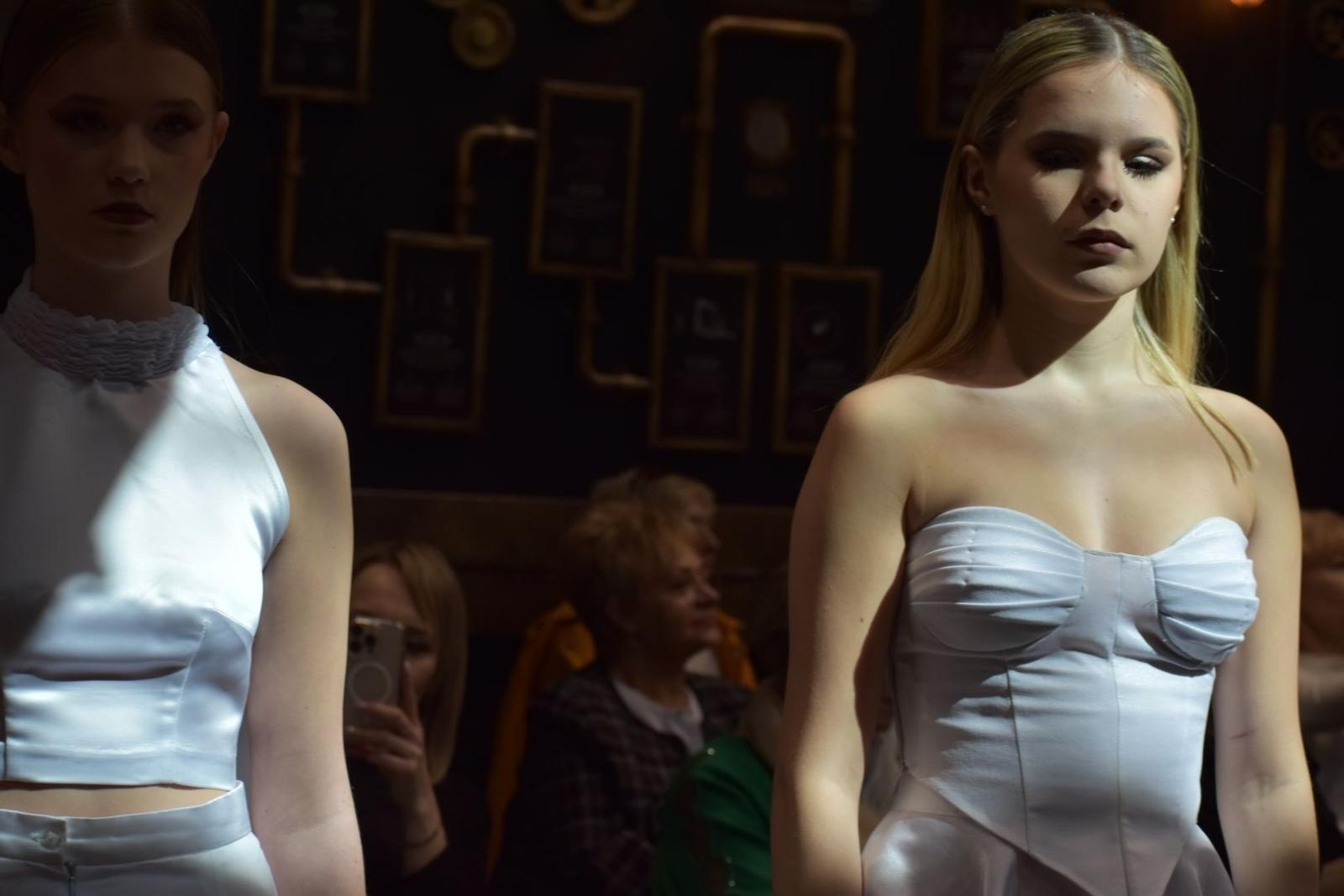 Zdjęcie w galerii na portalu naszwodzislaw.com: Anielski pokaz mody w Zabytkowej Kopalni Ignacy wiadomości z regionu