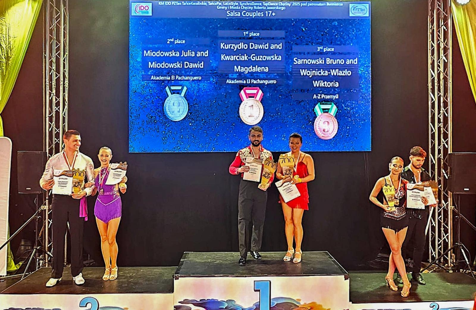 Zdjęcie w galerii na portalu naszwodzislaw.com: Akademia Tańca El Pachanguero z siedmioma tytułami mistrzowskimi wiadomości z regionu