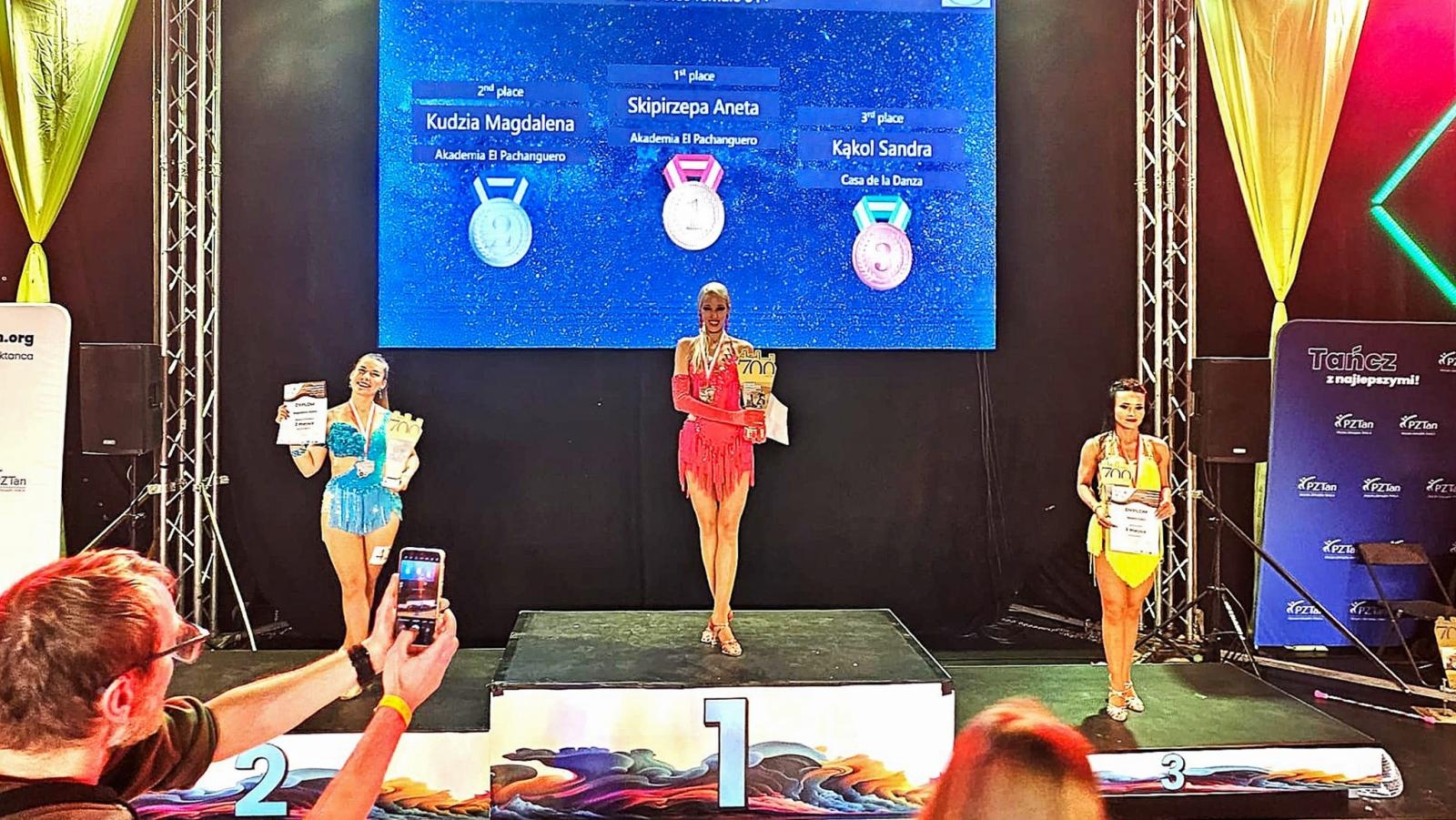 Zdjęcie w galerii na portalu naszwodzislaw.com: Akademia Tańca El Pachanguero z siedmioma tytułami mistrzowskimi wiadomości z regionu