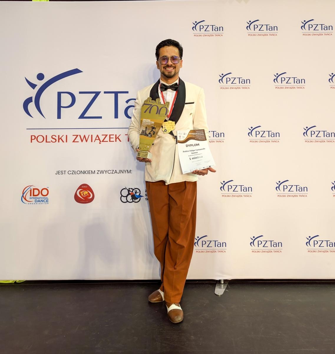 Zdjęcie w galerii na portalu naszwodzislaw.com: Akademia Tańca El Pachanguero z siedmioma tytułami mistrzowskimi wiadomości z regionu