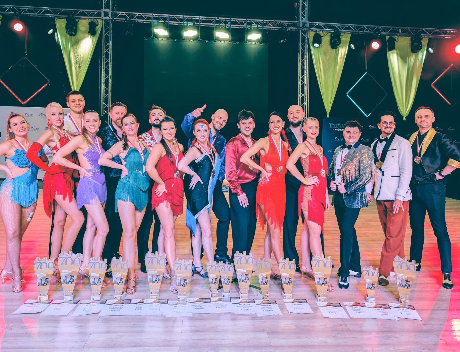 Zdjęcie w galerii na portalu naszwodzislaw.com: Akademia Tańca El Pachanguero z siedmioma tytułami mistrzowskimi wiadomości z regionu