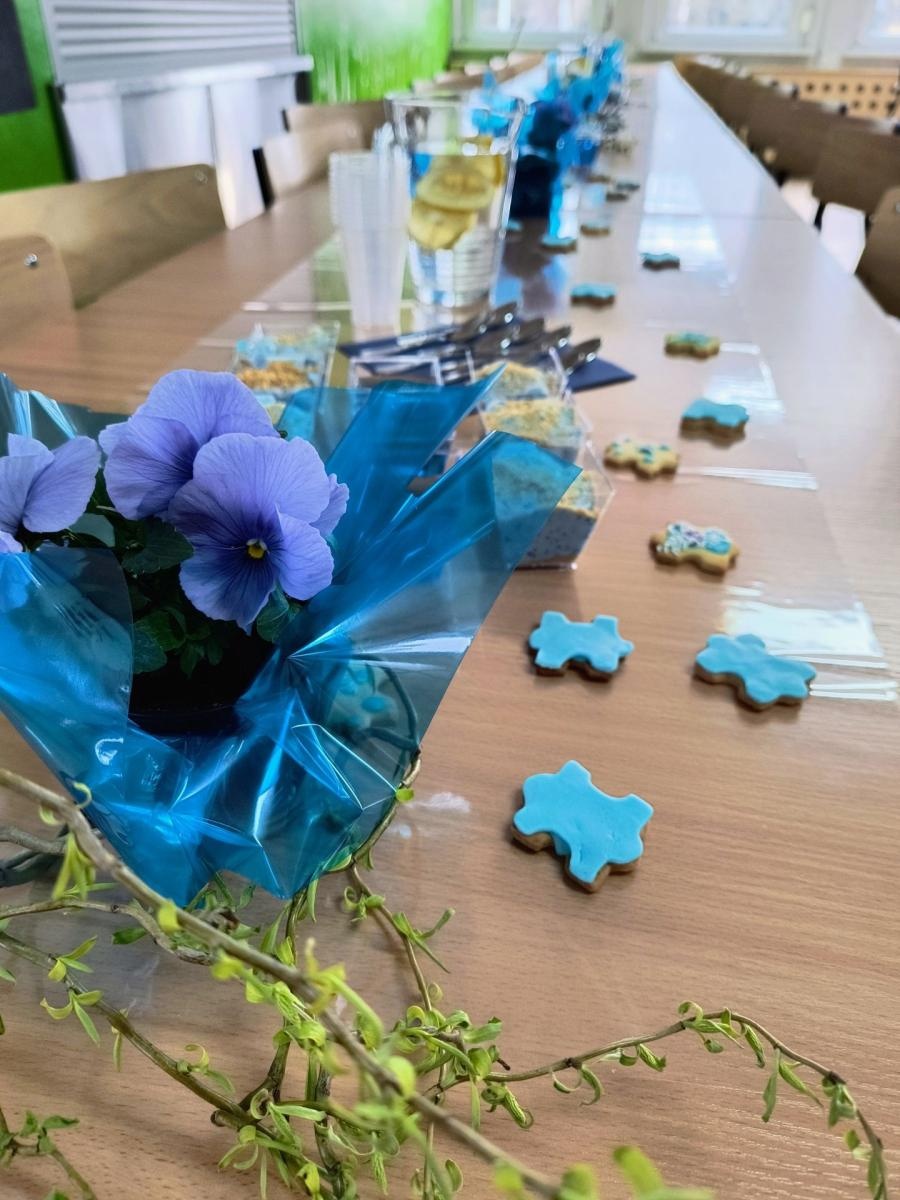 Zdjęcie w galerii na portalu naszwodzislaw.com: Niebieskie igrzyska i niespodziewana wizyta w starostwie na Dzień Świadomości Autyzmu [FOTO] wiadomości z regionu