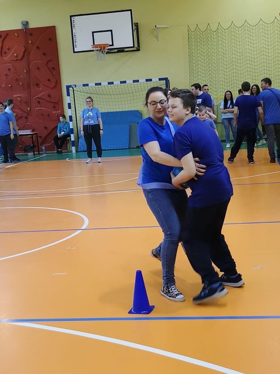 Zdjęcie w galerii na portalu naszwodzislaw.com: Niebieskie igrzyska i niespodziewana wizyta w starostwie na Dzień Świadomości Autyzmu [FOTO] wiadomości z regionu