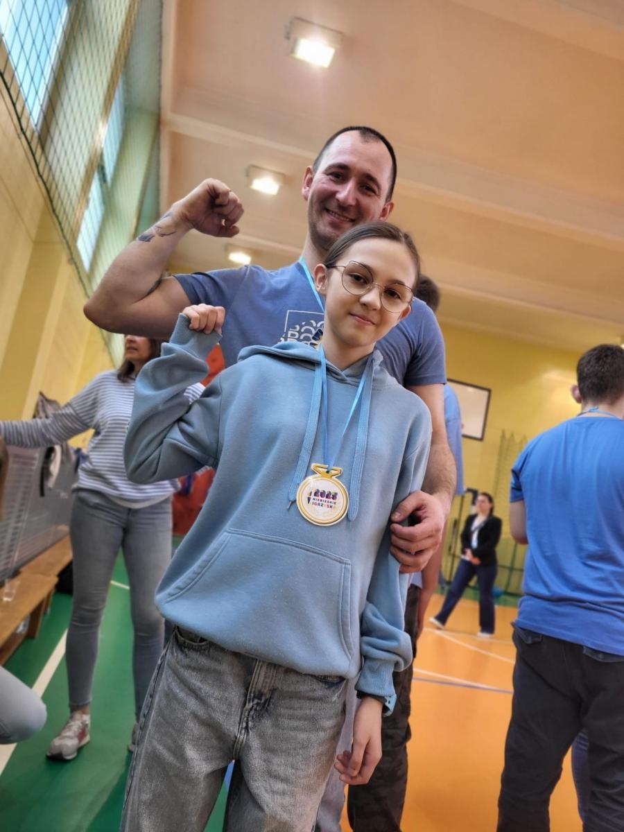 Zdjęcie w galerii na portalu naszwodzislaw.com: Niebieskie igrzyska i niespodziewana wizyta w starostwie na Dzień Świadomości Autyzmu [FOTO] wiadomości z regionu