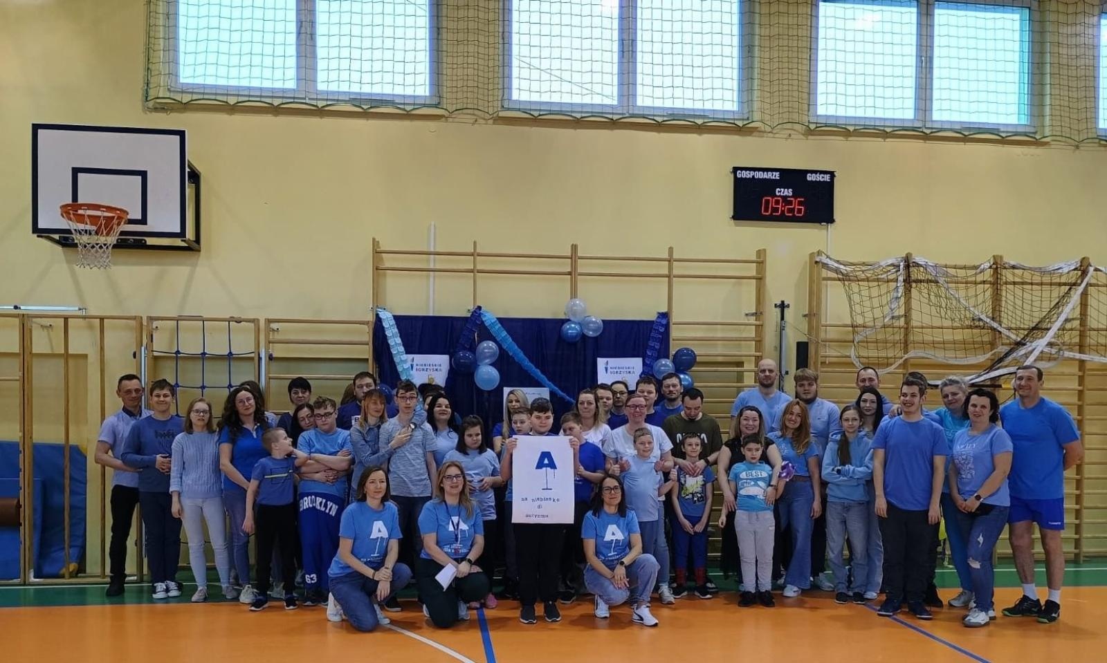 Zdjęcie w galerii na portalu naszwodzislaw.com: Niebieskie igrzyska i niespodziewana wizyta w starostwie na Dzień Świadomości Autyzmu [FOTO] wiadomości z regionu