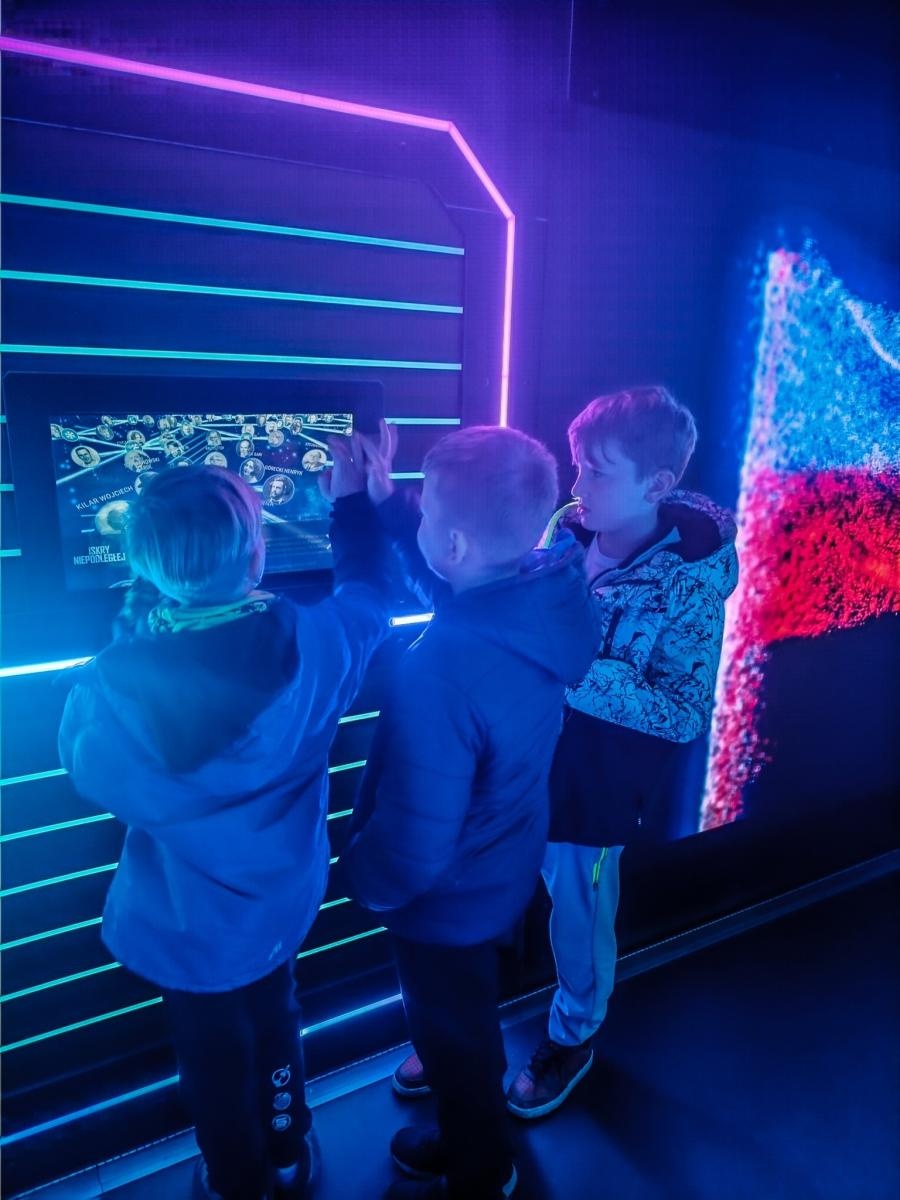 Zdjęcie w galerii na portalu naszwodzislaw.com: Iskry Niepodległej w Gołkowicach frekwencyjnym sukcesem [FOTO] wiadomości z regionu