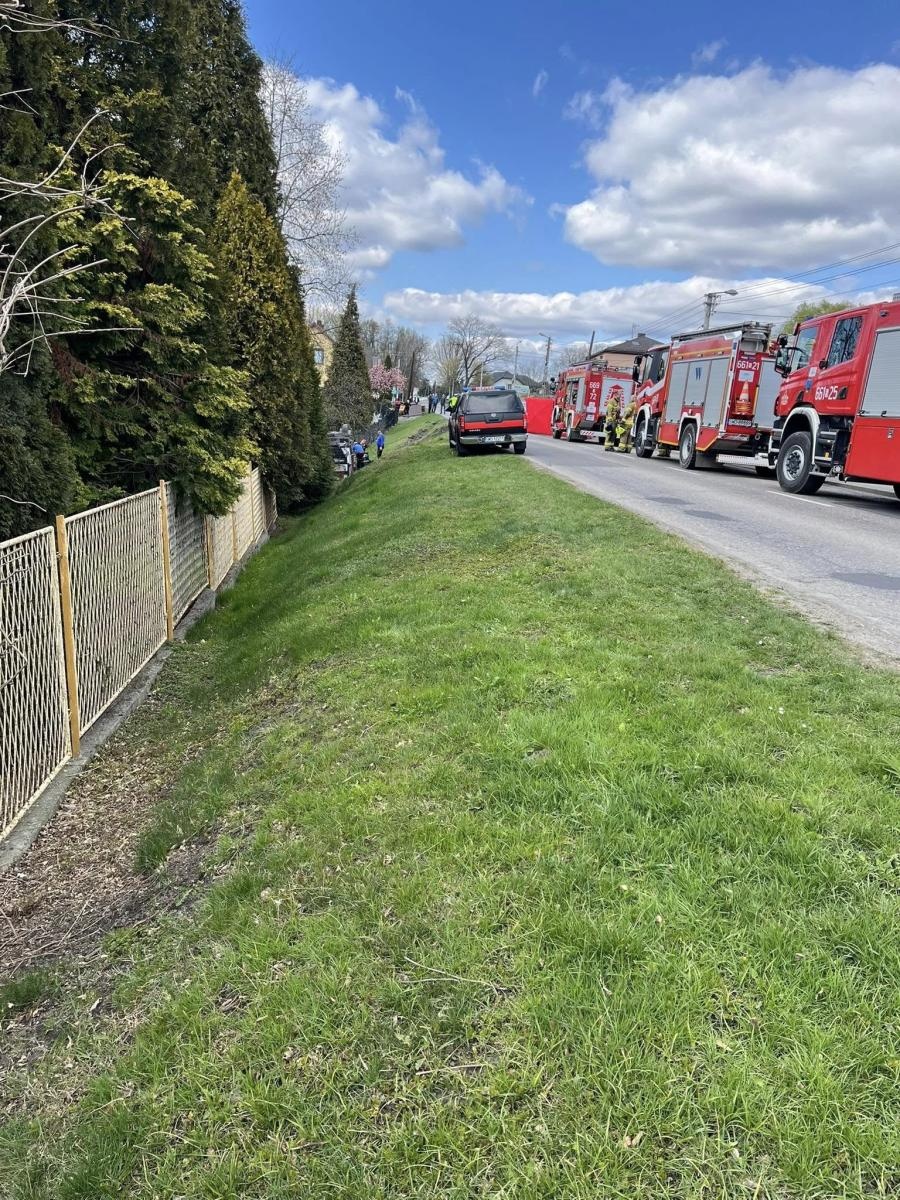 Zdjęcie w galerii na portalu naszwodzislaw.com: Tragedia w Rogowie. Czołowe zderzenie audi i ciężarówki. Kierowca osobówki nie żyje [FOTO] wiadomości z regionu
