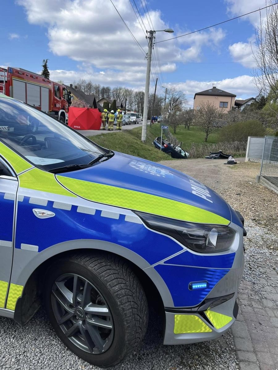 Zdjęcie w galerii na portalu naszwodzislaw.com: Tragedia w Rogowie. Czołowe zderzenie audi i ciężarówki. Kierowca osobówki nie żyje [FOTO] wiadomości z regionu