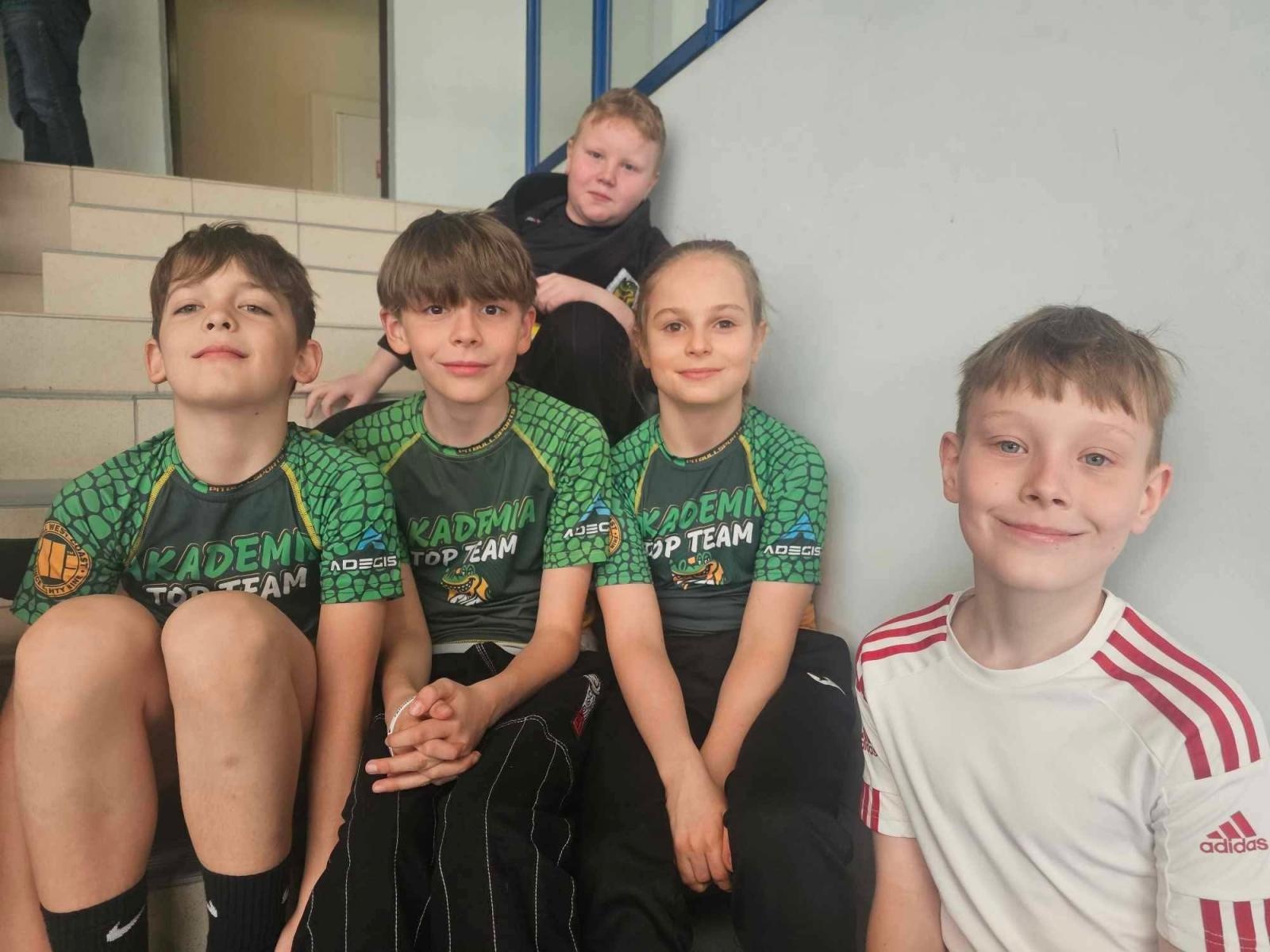 Zdjęcie w galerii na portalu naszwodzislaw.com: Worek medali zawodników Akademii Sportowej Top Team na zawodach superpucharu w Siewierzu wiadomości z regionu