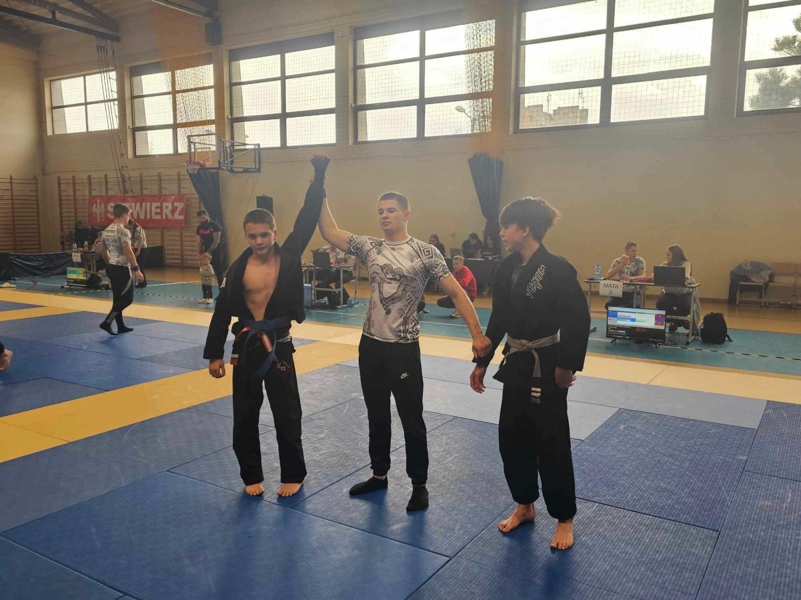 Zdjęcie w galerii na portalu naszwodzislaw.com: Worek medali zawodników Akademii Sportowej Top Team na zawodach superpucharu w Siewierzu wiadomości z regionu