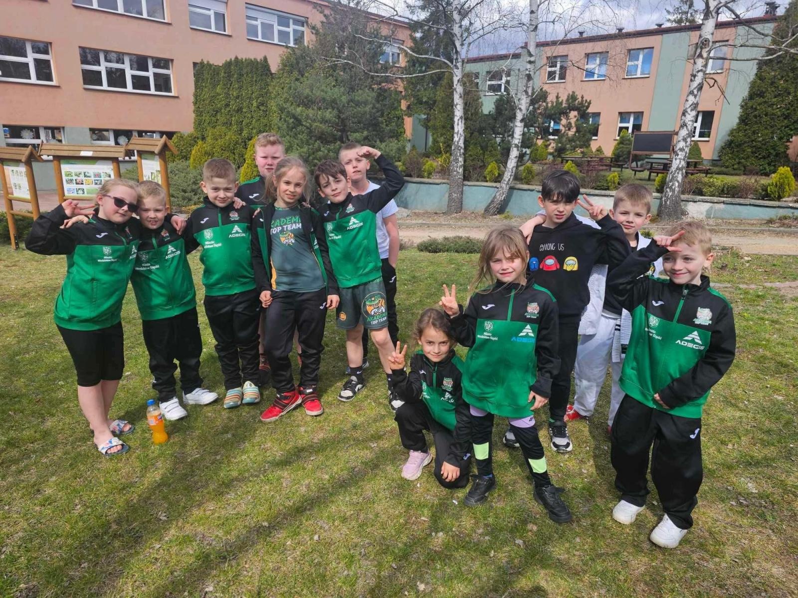 Zdjęcie w galerii na portalu naszwodzislaw.com: Worek medali zawodników Akademii Sportowej Top Team na zawodach superpucharu w Siewierzu wiadomości z regionu