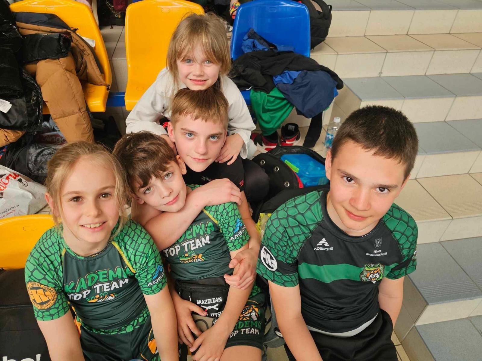 Zdjęcie w galerii na portalu naszwodzislaw.com: Worek medali zawodników Akademii Sportowej Top Team na zawodach superpucharu w Siewierzu wiadomości z regionu