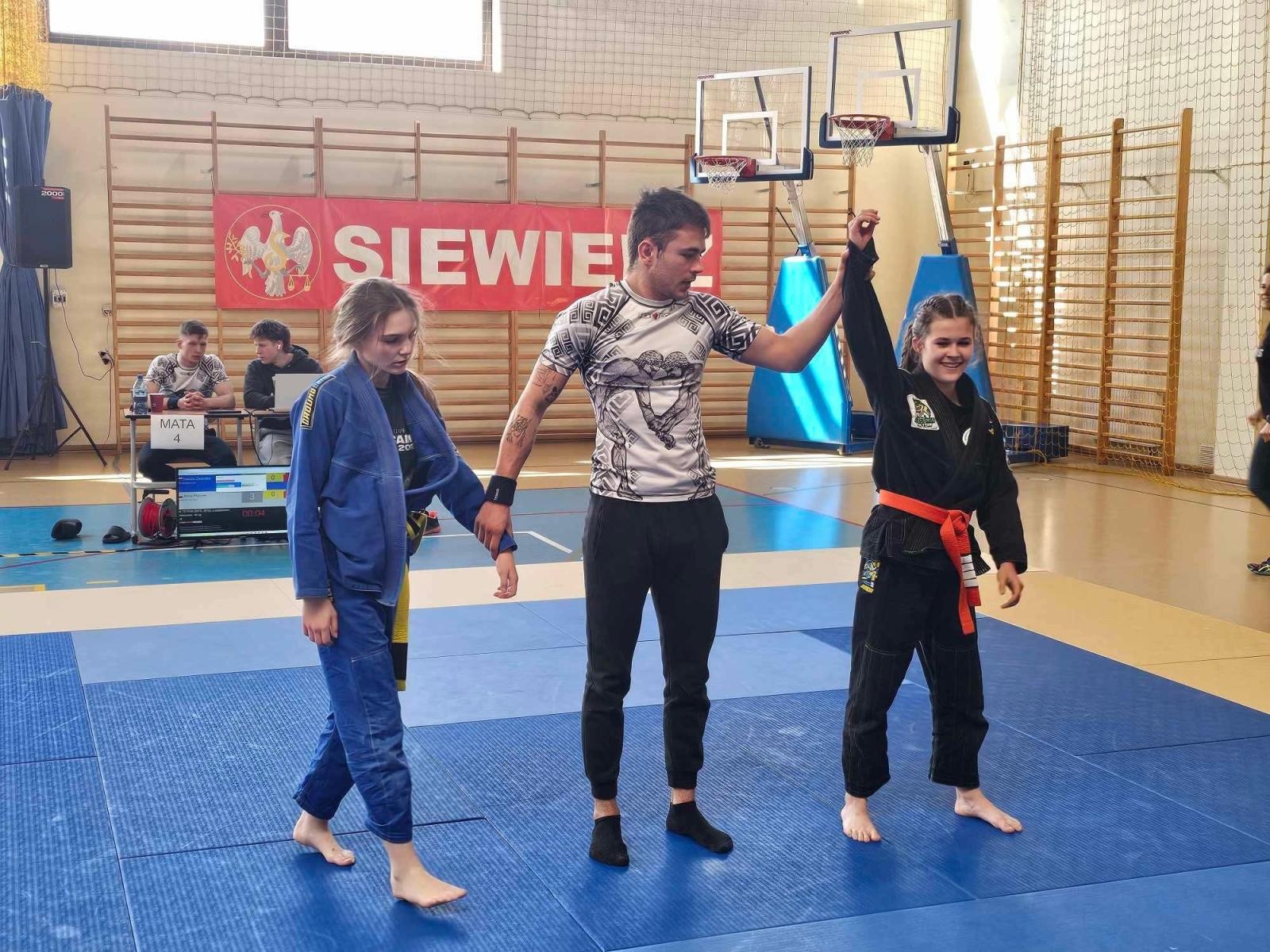 Zdjęcie w galerii na portalu naszwodzislaw.com: Worek medali zawodników Akademii Sportowej Top Team na zawodach superpucharu w Siewierzu wiadomości z regionu