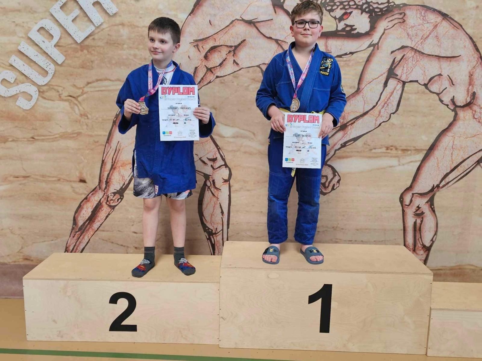 Zdjęcie w galerii na portalu naszwodzislaw.com: Worek medali zawodników Akademii Sportowej Top Team na zawodach superpucharu w Siewierzu wiadomości z regionu