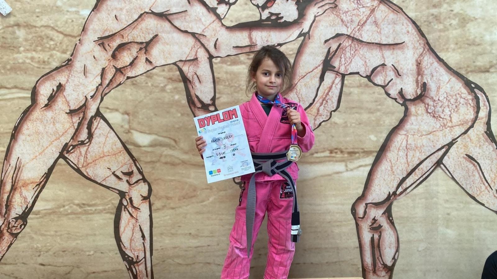 Zdjęcie w galerii na portalu naszwodzislaw.com: Worek medali zawodników Akademii Sportowej Top Team na zawodach superpucharu w Siewierzu wiadomości z regionu