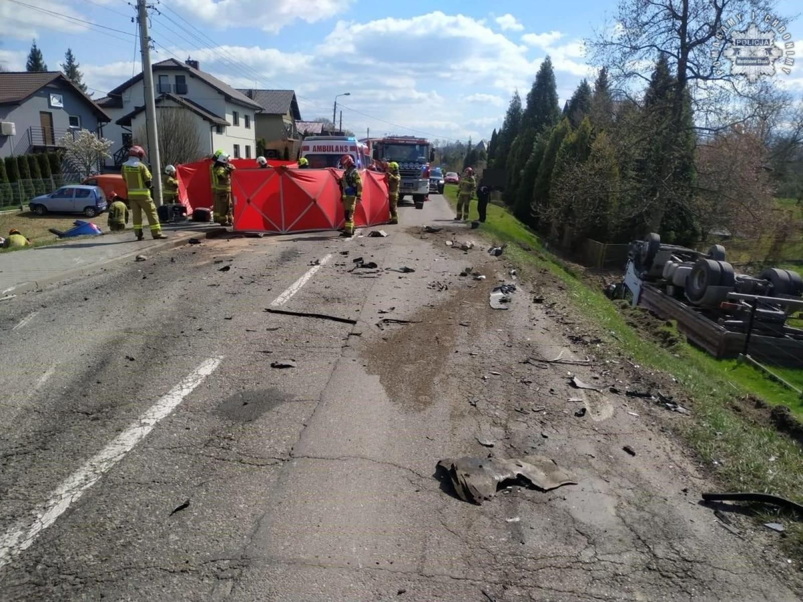 Zdjęcie w galerii na portalu naszwodzislaw.com: Wypadek śmiertelny w Rogowie [KOMUNIKAT POLICJI] wiadomości z regionu