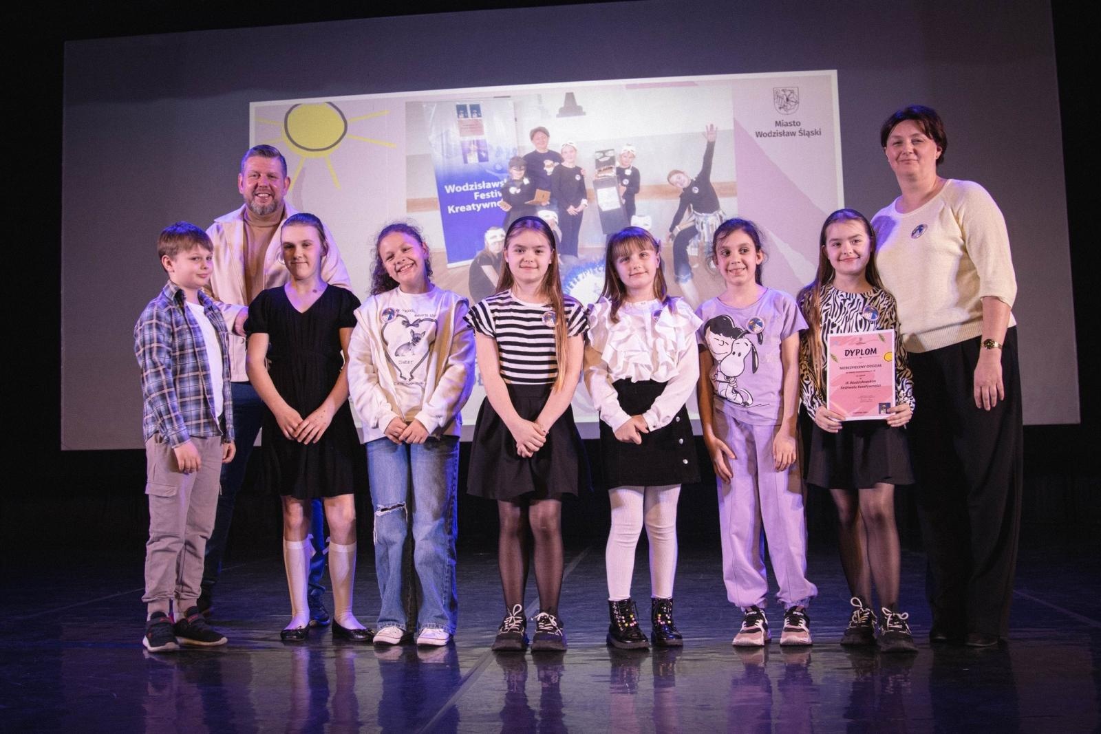 Zdjęcie w galerii na portalu naszwodzislaw.com: Kreatywność nie zna granic. Za nami IX Wodzisławski Festiwal Kreatywności [FOTO] wiadomości z regionu