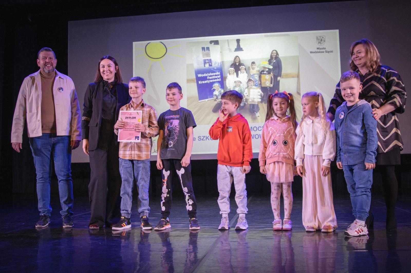 Zdjęcie w galerii na portalu naszwodzislaw.com: Kreatywność nie zna granic. Za nami IX Wodzisławski Festiwal Kreatywności [FOTO] wiadomości z regionu