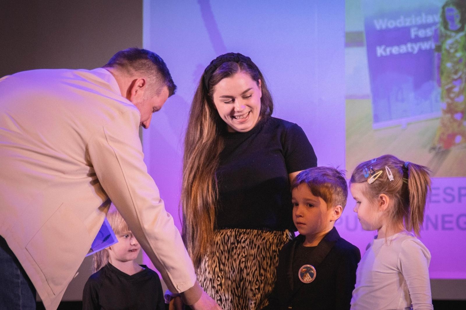 Zdjęcie w galerii na portalu naszwodzislaw.com: Kreatywność nie zna granic. Za nami IX Wodzisławski Festiwal Kreatywności [FOTO] wiadomości z regionu