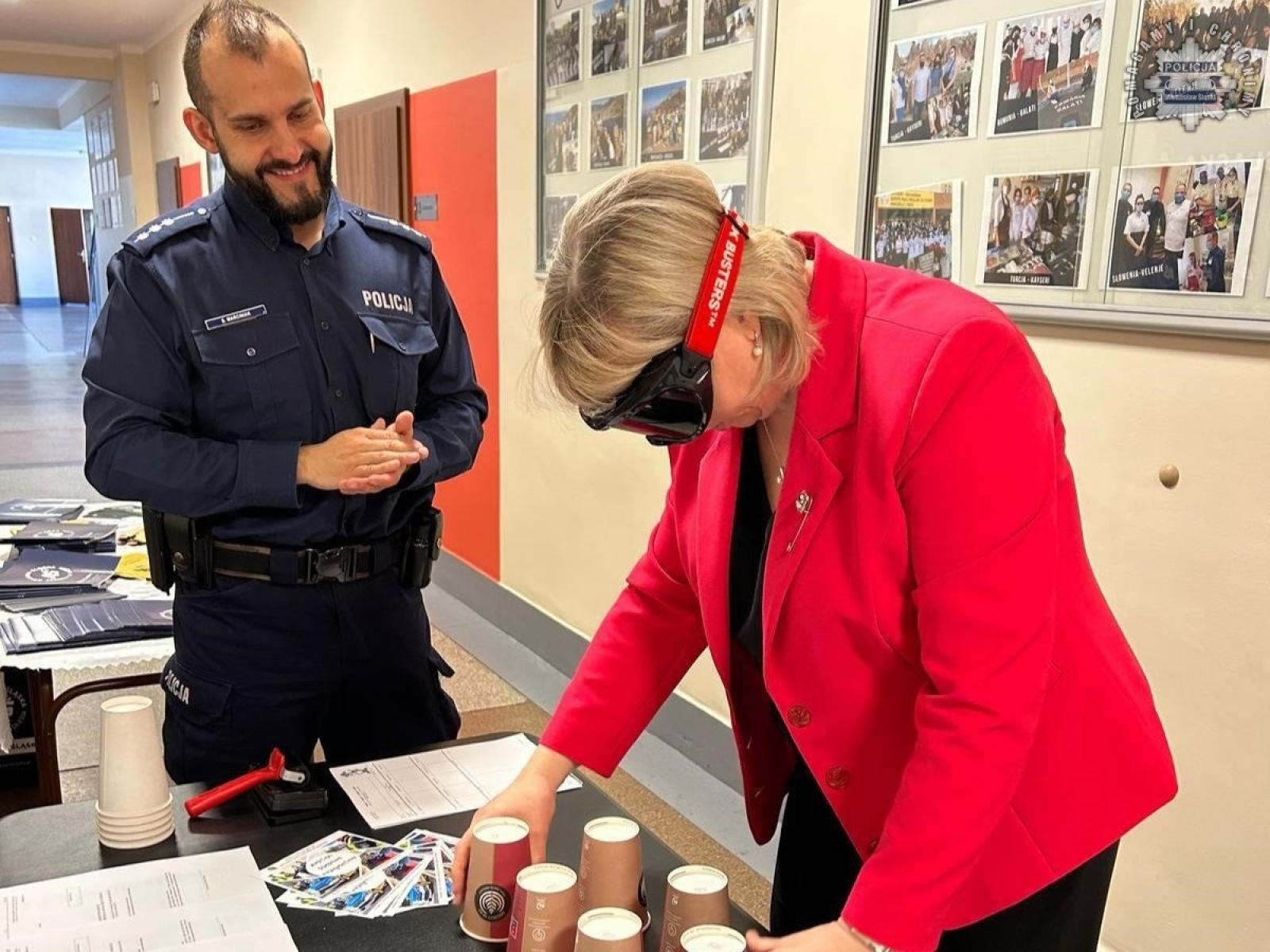 Zdjęcie w galerii na portalu naszwodzislaw.com: Policjanci na Dniu Otwartym wodzisławskiego Ekonomika wiadomości z regionu