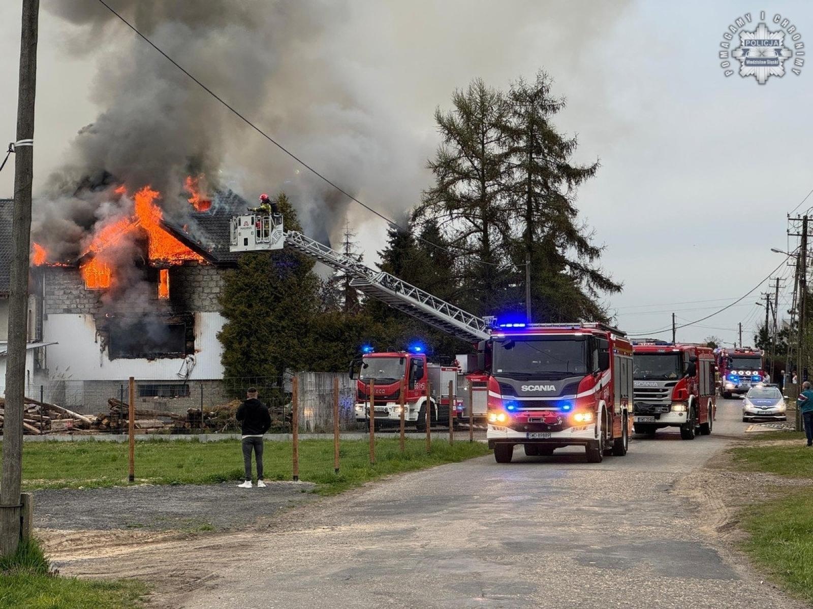 Zdjęcie w galerii na portalu naszwodzislaw.com: Policja wyjaśnia okoliczności tragicznego pożaru w Krzyżkowicach wiadomości z regionu