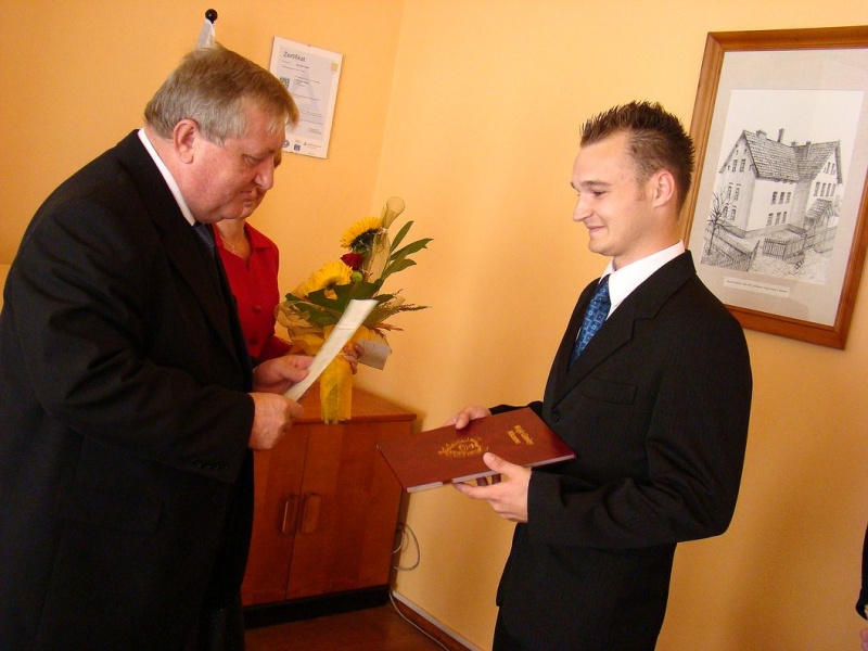 Zdjęcie w galerii na portalu naszwodzislaw.com: Mistrz zjada 5 worków ryżu i kilo kurczaka wiadomości z regionu