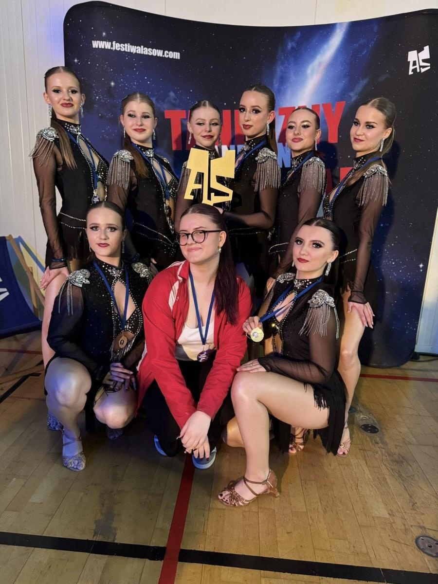 Zdjęcie w galerii na portalu naszwodzislaw.com: I miejsce dla formacji Spin Ladies z WCK wiadomości z regionu
